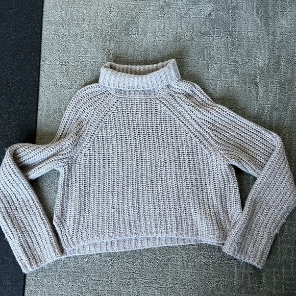 Abercrombie & Fitch Cropped Turtle Neck Sweater - Picture 5 of 6